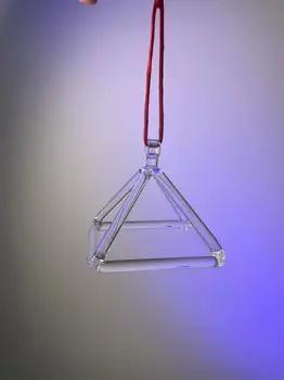 3-дюймовая Поющая Пирамида из Прозрачного Кварца для Исцеляющей Звуком Йоги Расслабьтесь с помощью Бесплатного Молотка