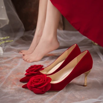 Новое цветочное украшение на шпильке с острым носком, однотонная модная элегантная женская обувь, пикантные свадебные туфли для банкета на высоком каблуке