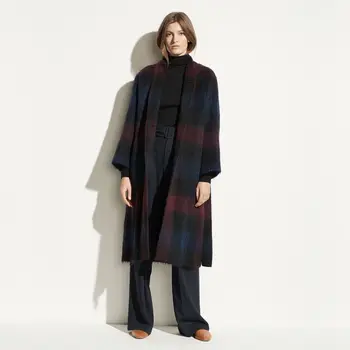 Чрезвычайно красивое женское пальто в американскую толстую итальянскую мохеровую шерсть с длинным поясом